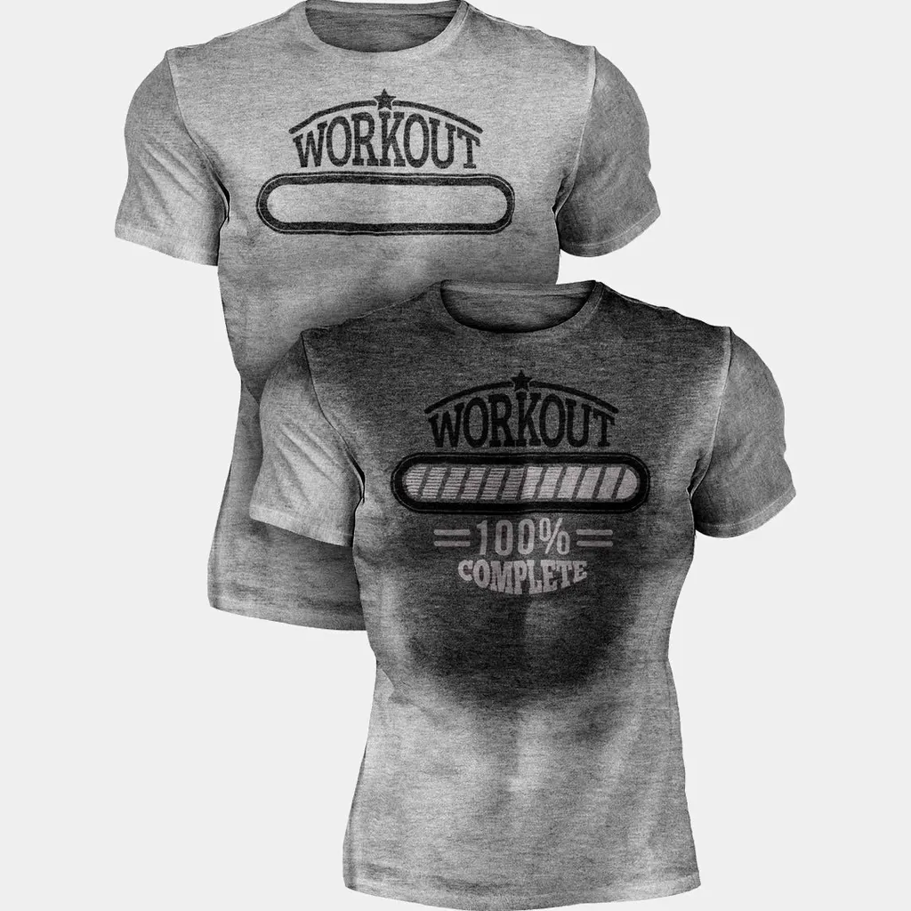 Workout 100% Complete Baskılı Tişört — kuruyken boş yükleme çubuğu, terleyince dolu çubuk ve 100% COMPLETE (yan yana karşılaştırma)