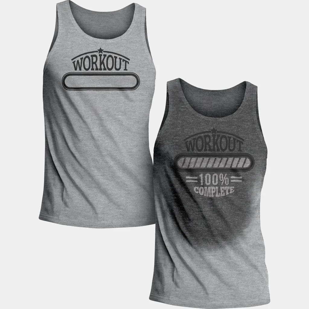 Workout 100% Complete Baskılı Atlet — kuruyken boş yükleme çubuğu, terleyince dolu çubuk ve 100% COMPLETE (yan yana karşılaştırma)